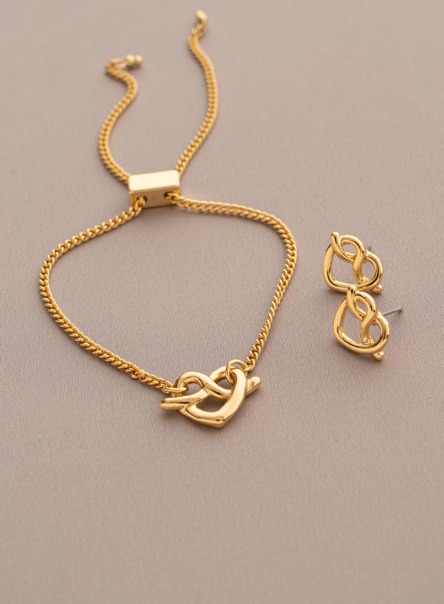 Pulsera Cadena Corazón Lazo + Aretes