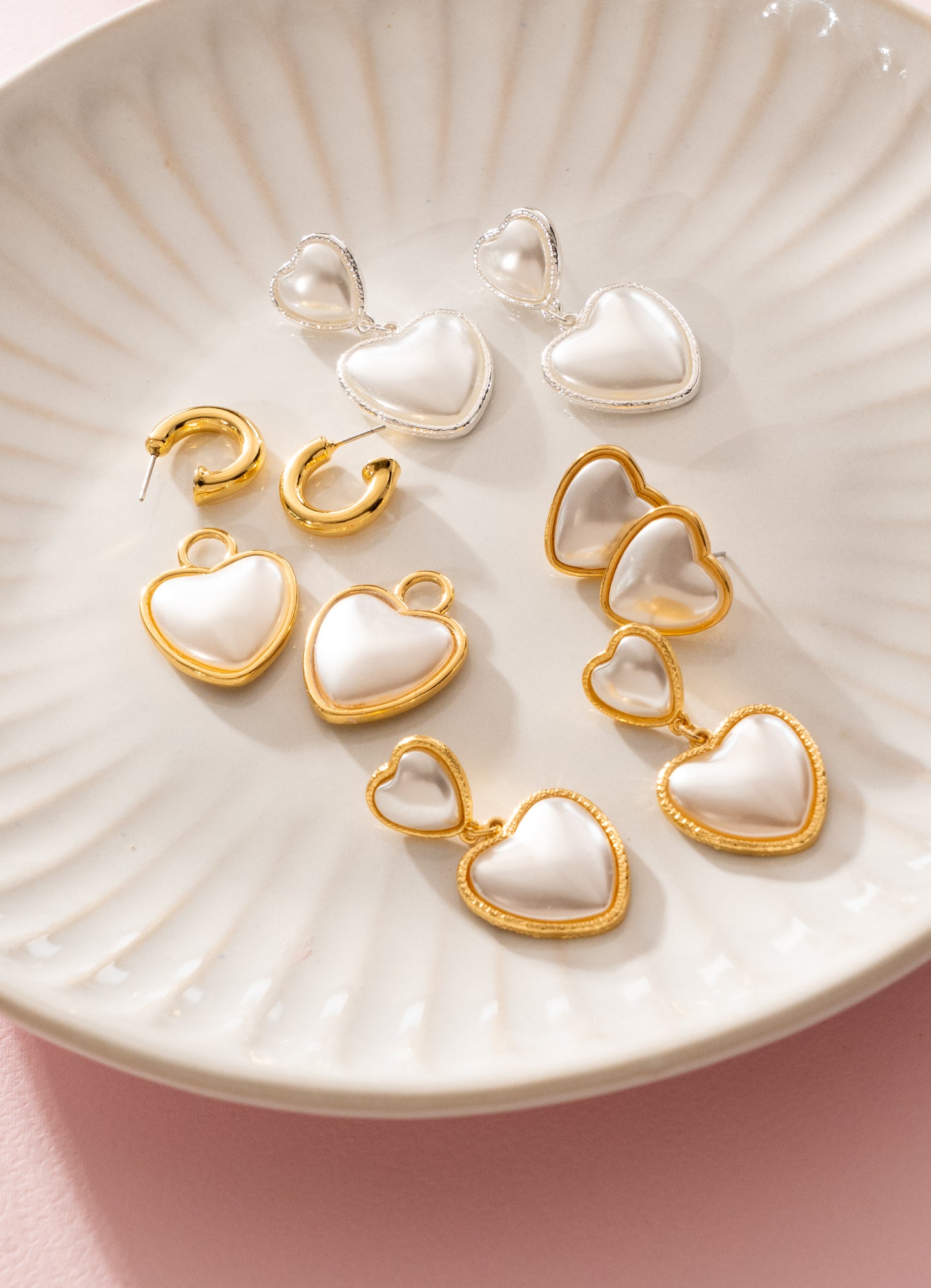 Aretes Corazones Perla Dorado Plateado