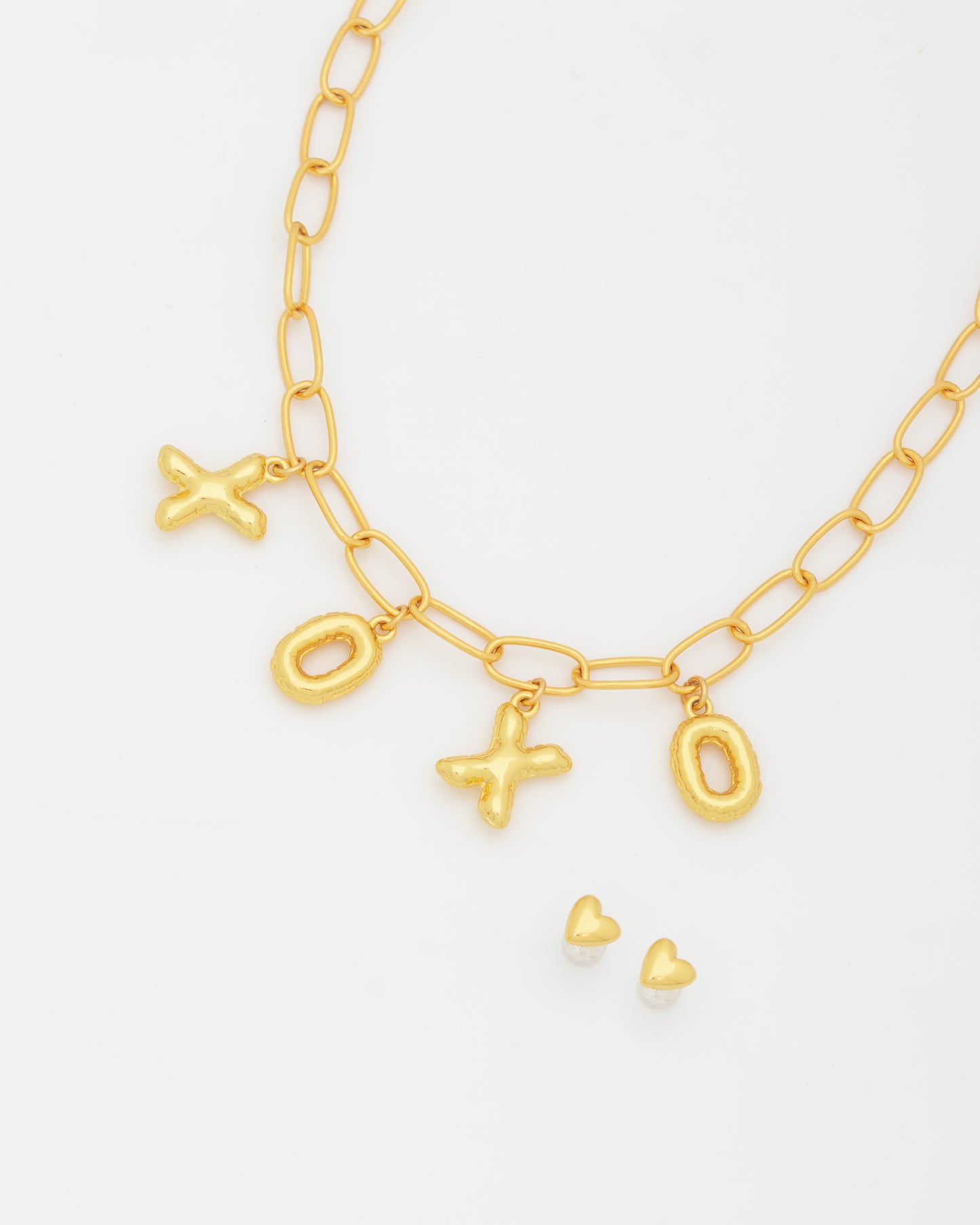 Collar Multicharms XOXO + Aretes Dorado