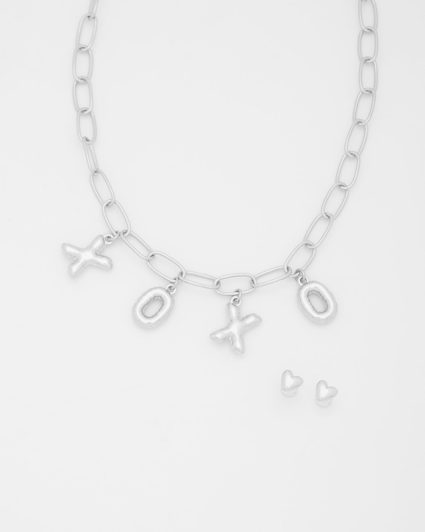 Collar Multicharms XOXO + Aretes Plata