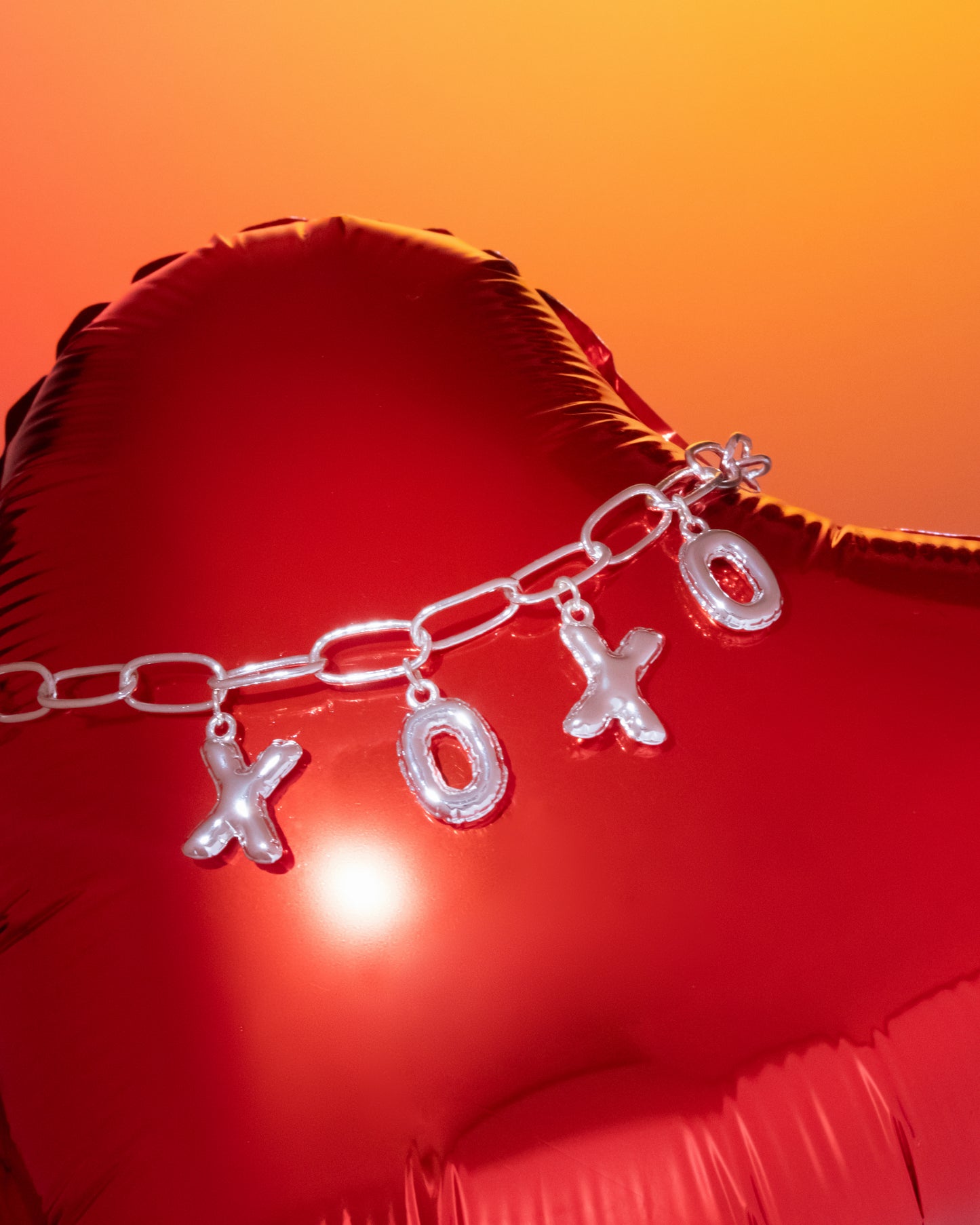 Collar Multicharms XOXO + Aretes Plata