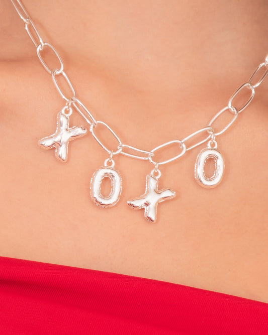 Collar Multicharms XOXO + Aretes Plata