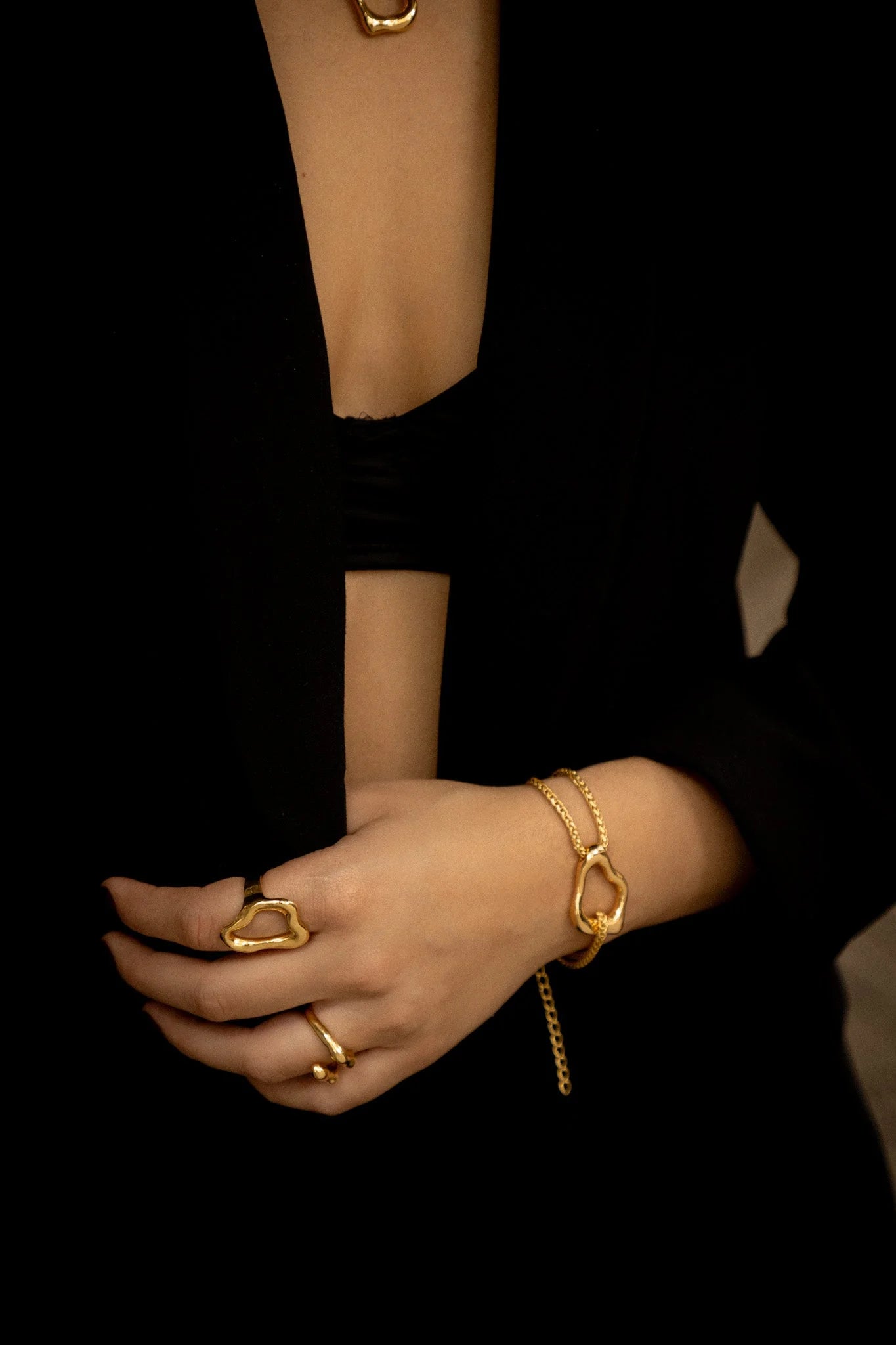 Pulsera Silueta Amorfa + Aretes By Issa Vásquez