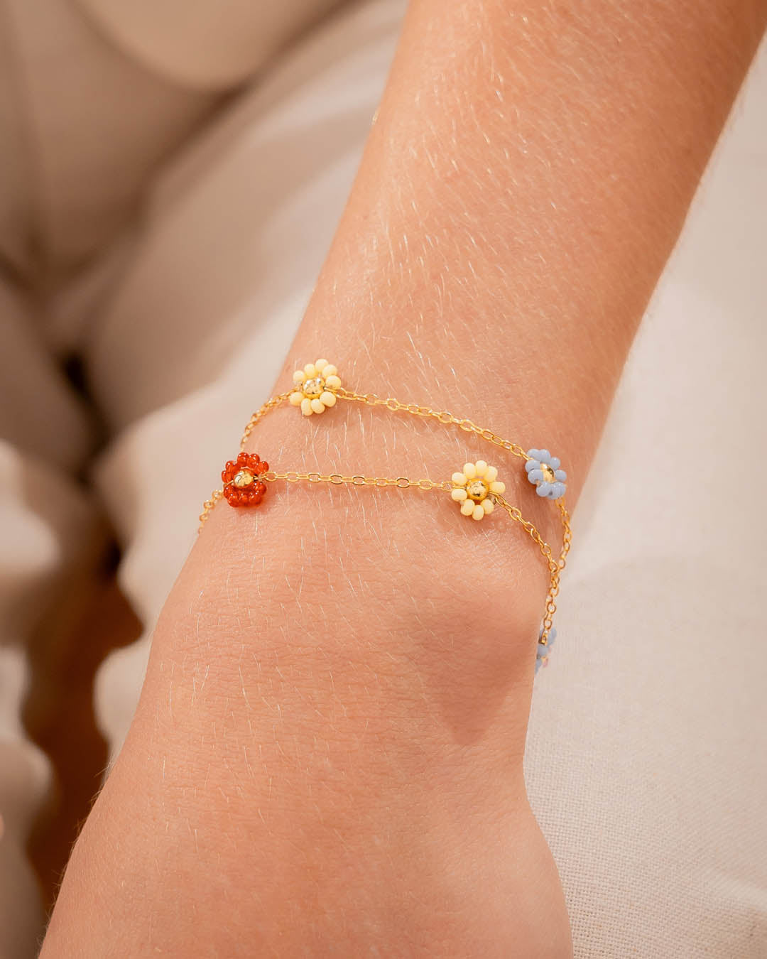 Pulsera Flores Multicolor + Aretes